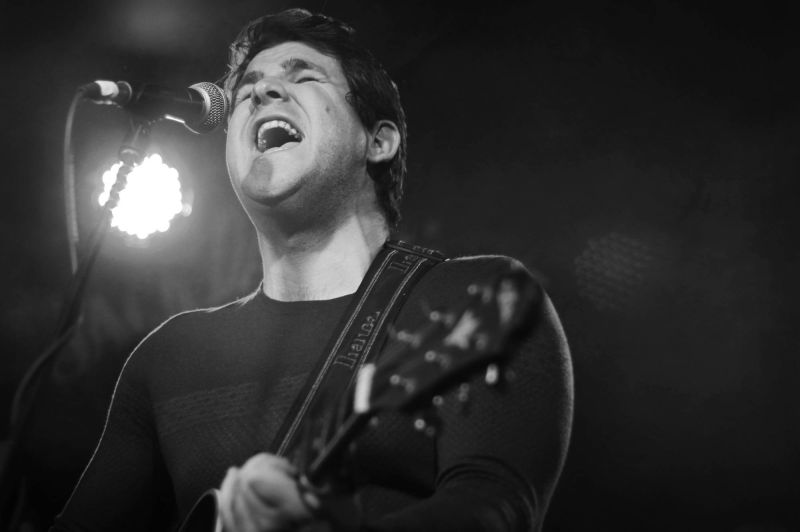 The recording artist and singer/songwriter Elison live on stage